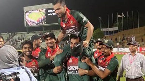 ‘আই মিস ইউ বয়’, সাকিবকে মাশরাফি